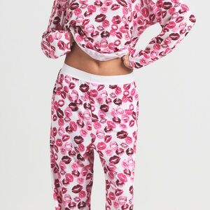 New With Tags Skims Boyfriend Loose Set All Over Lipstick Medium